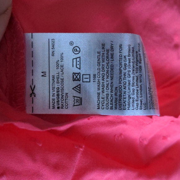 NWT Gap medium pink top, with lace & pin tucks - Picture 4 of 7